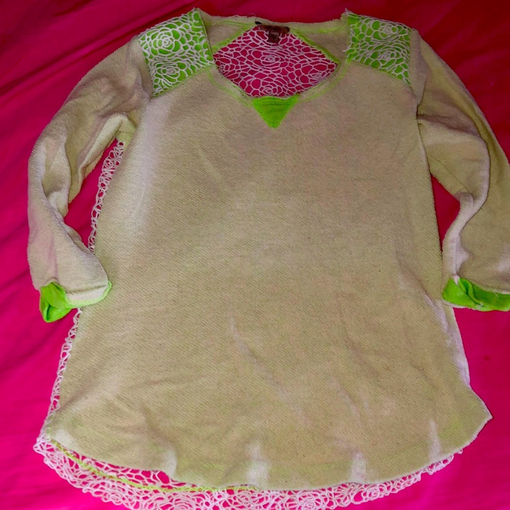 Guess open back crochet 3/4 sleeve top